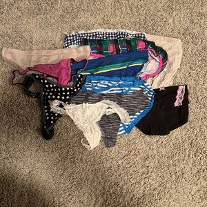 11 pairs size M - Victoria’s Secret